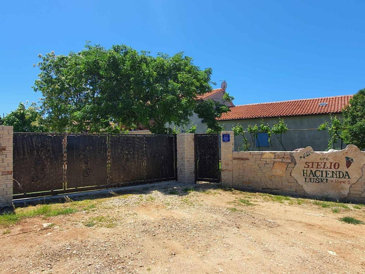 Apartment And Rooms Hacienda Stelio Porec Bagian luar foto
